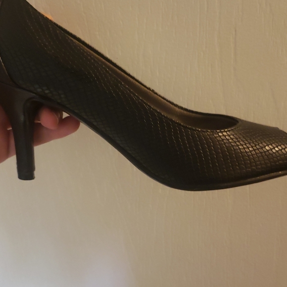Size 6 lifestride open toe heels - Picture 3 of 4